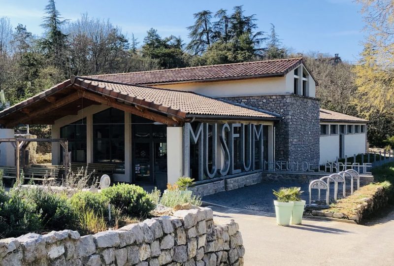 Natural history museum of Ardèche : fossils and dinosaurs à Balazuc - 1