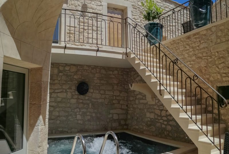 La Maison Fontaine, heated swimming pool in the heart of the village in Drôme Provençale à Saint-Restitut - 0