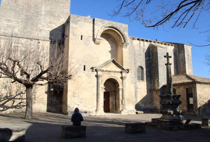 Eglise de style roman provençal à Saint-Restitut - 0