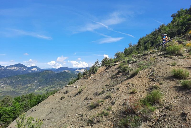 La descente de Veillanne à VTT (N°16) à Orpierre - 1