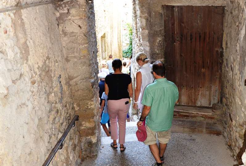 Les tours et les remparts à Donzère - 2